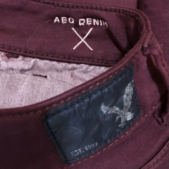 American Eagle Outfitters Super Stretch Hi-Rise Shortie Burgundy Shorts, size 4 - Picture 3 of 6